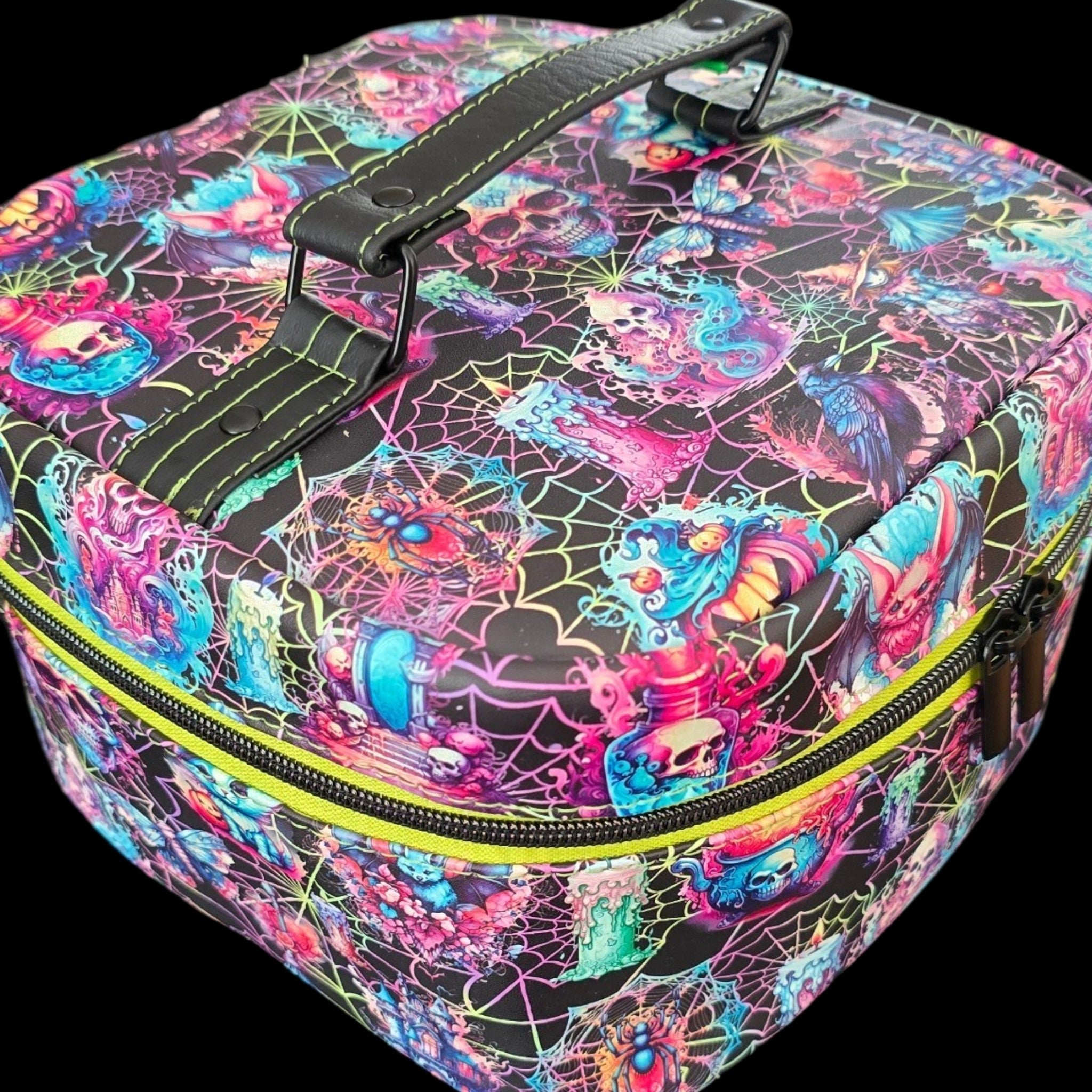 SPOOKY LISA train case